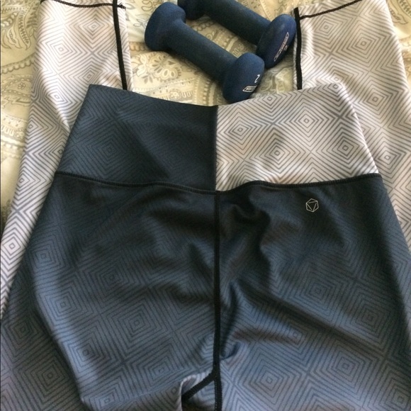 Pants - AR 33 workout tights